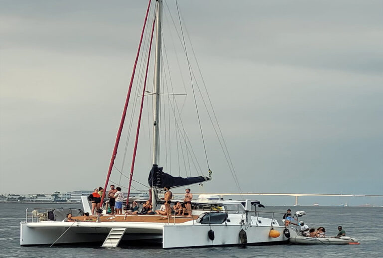 Festa no Barco para Elas - Barco para até 12 pessoas